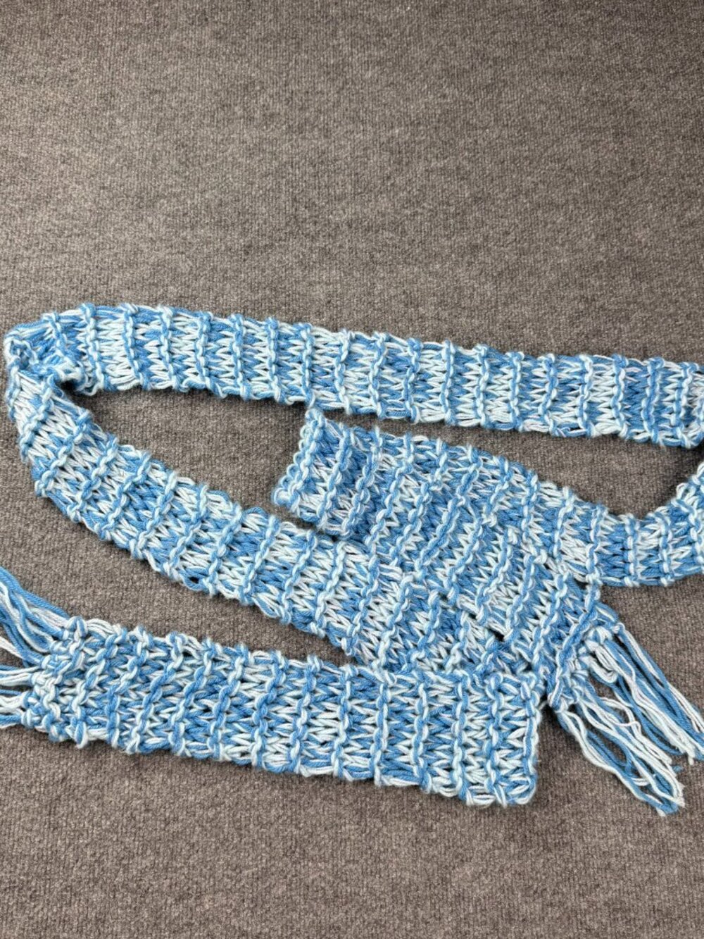 Vintage Hand Knit Chunky Skinny Scarf Blue White Open Weave Fringe 104x3.5 INCH